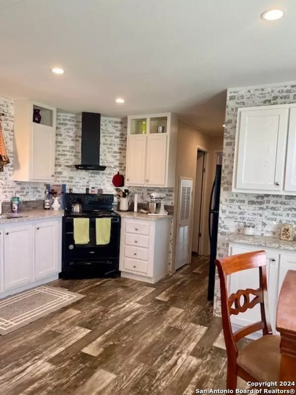 225 Private Road 1509, Bandera, TX 78003