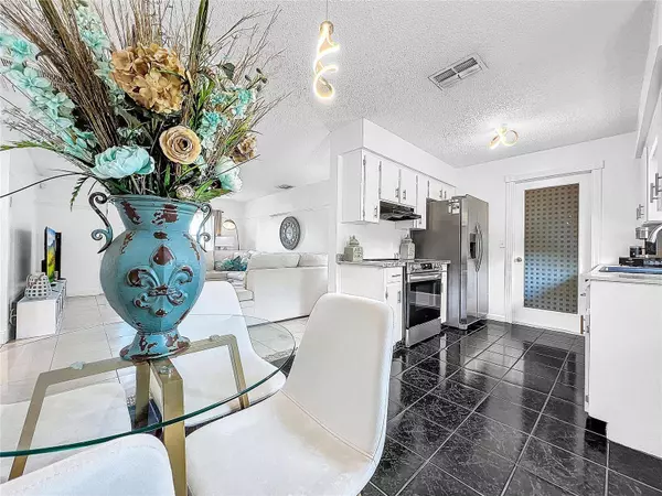 457 HONEY BEE LN, Polk City, FL 33868