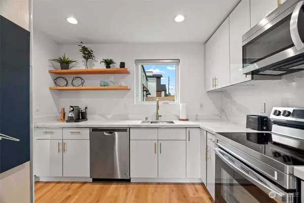 1105 SW Henderson ST, Seattle, WA 98106