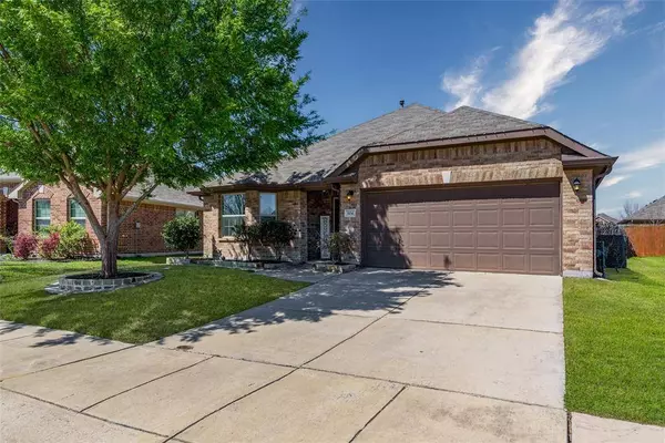 804 Goldenmist Drive, Little Elm, TX 75068