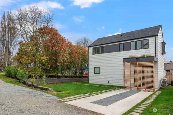 1105 SW Henderson ST, Seattle, WA 98106