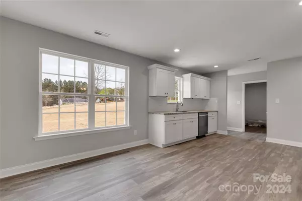 4140 Doe Ridge LN, Lancaster, SC 29720