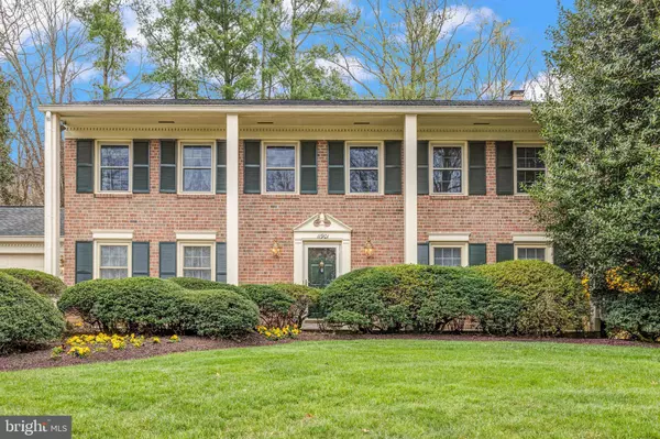 11901 SAINT HELENA DR, Oakton, VA 22124