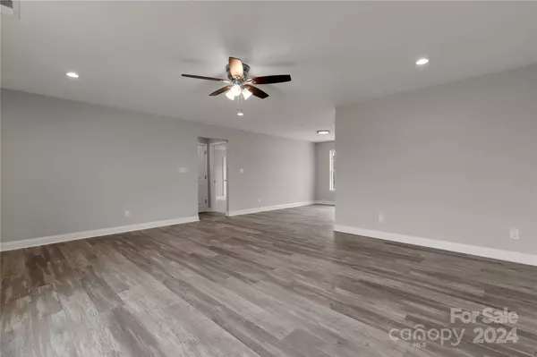 4140 Doe Ridge LN, Lancaster, SC 29720