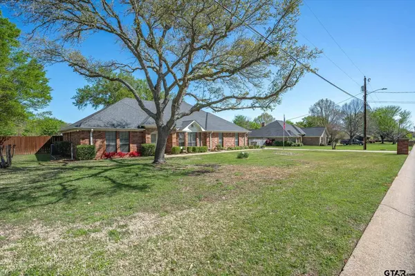 207 Susie St, Chandler, TX 75758