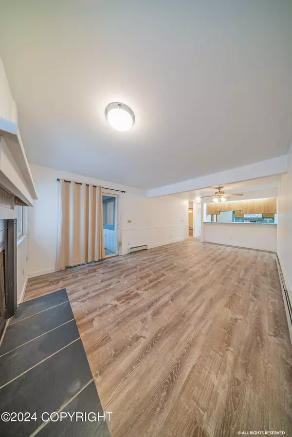 1640 Eastridge DR #102, Anchorage, AK 99501