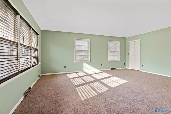 2324 Brookwood Drive SE, Decatur, AL 35601