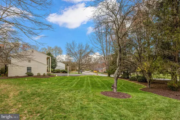 11901 SAINT HELENA DR, Oakton, VA 22124