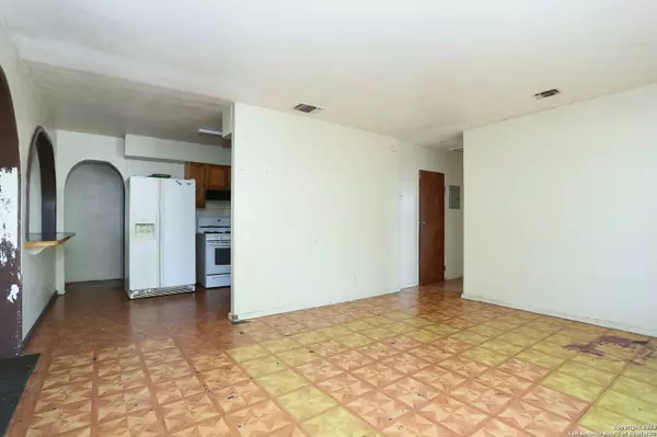 4943 FLINT ST, San Antonio, TX 78228-3743