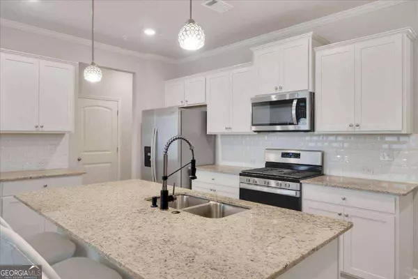 738 Woodstock Grove DR, Woodstock, GA 30188