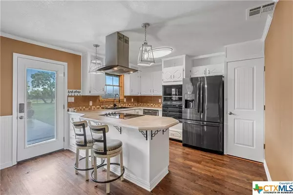 6476 Leroy Pkwy, West, TX 76691