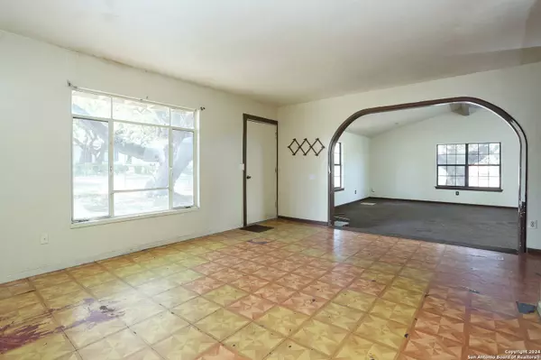 4943 FLINT ST, San Antonio, TX 78228-3743