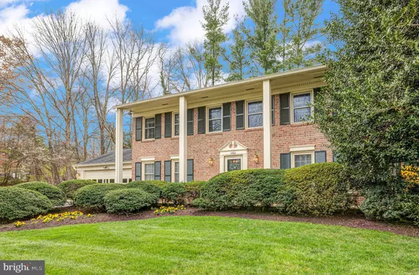 11901 SAINT HELENA DR, Oakton, VA 22124