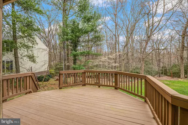 11901 SAINT HELENA DR, Oakton, VA 22124