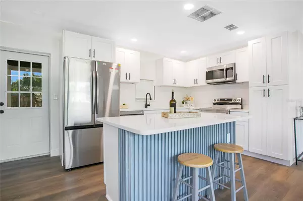 204 MADISON ST S, St Petersburg, FL 33711