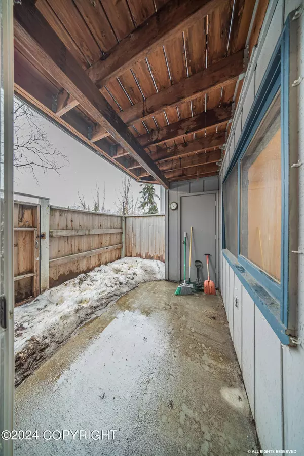 1640 Eastridge DR #102, Anchorage, AK 99501