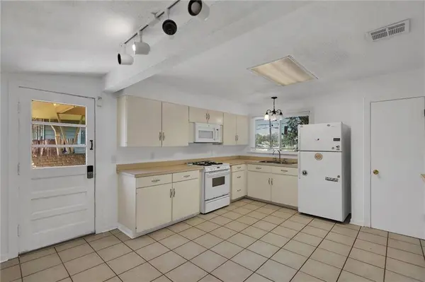 6028 CAMPHOR ST, Metairie, LA 70003