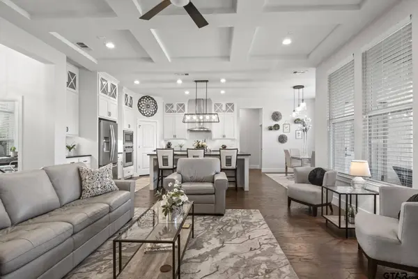 2839 Kingfisher Ln, Mt Pleasant, TX 75455