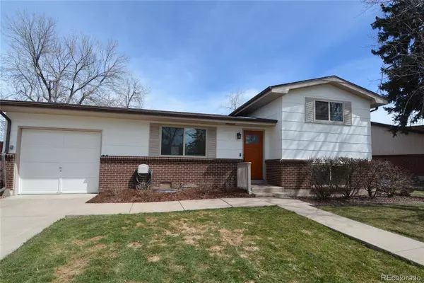 372 S Robb WAY, Lakewood, CO 80226