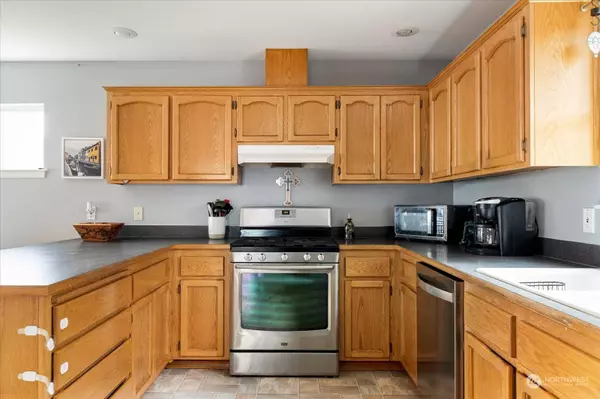 577 SW Regency DR, Oak Harbor, WA 98277