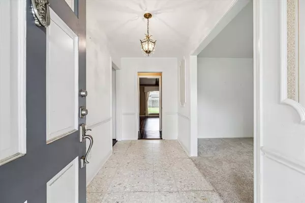 10623 Deerwood RD, Houston, TX 77042