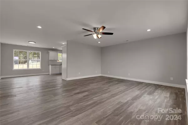 4140 Doe Ridge LN, Lancaster, SC 29720