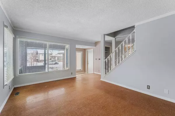 124 Woodborough RD SW, Calgary, AB T2W 4Y3