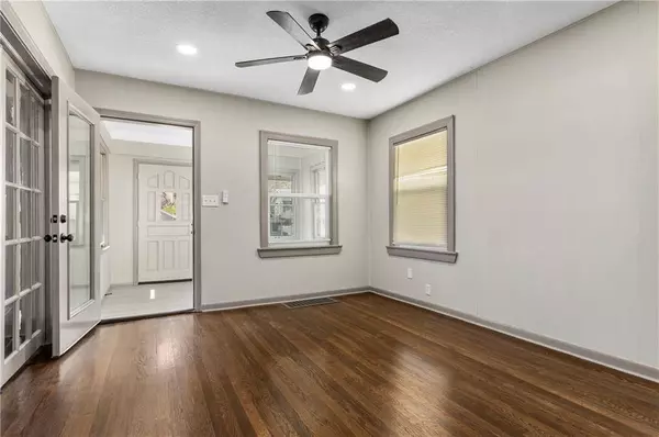 4433 FLORA ST, Kansas City, MO 64110