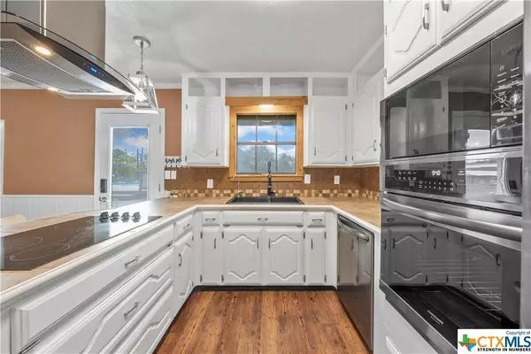 6476 Leroy Pkwy, West, TX 76691