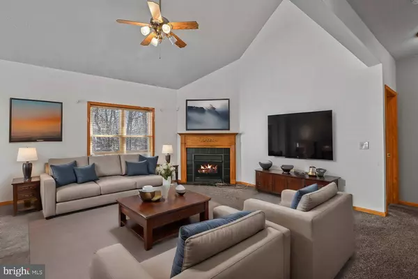 7323 MOHICAN LN, Tobyhanna, PA 18466