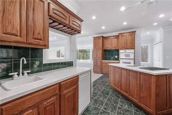 24 McKenzie Dr, Bella Vista, AR 72715