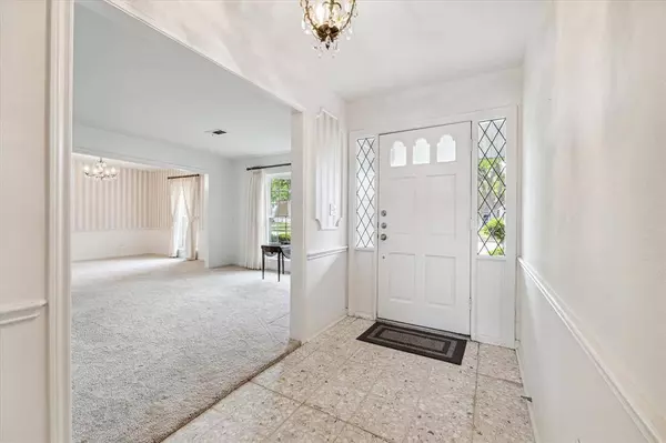 10623 Deerwood RD, Houston, TX 77042