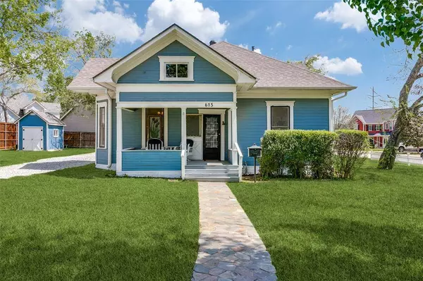 615 S Dooley Street, Grapevine, TX 76051