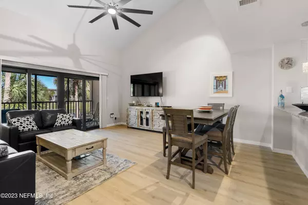 26 VILLAGE DEL LAGO CIR, St Augustine, FL 32080