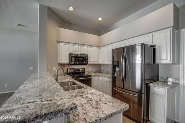 6350 W Blackhawk Drive, Glendale, AZ 85308