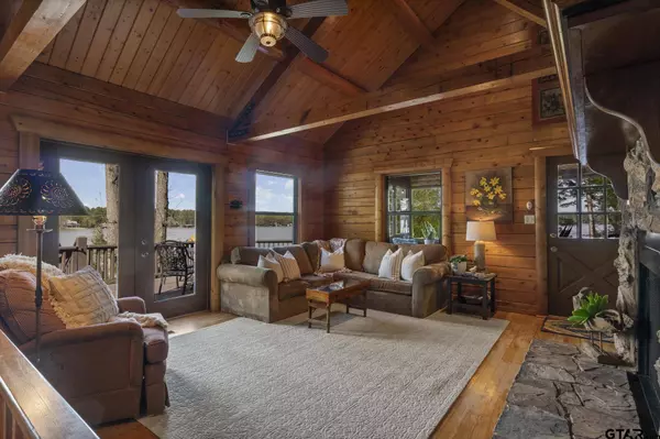 1521 Panther Creek Pass, Mt Vernon, TX 75457