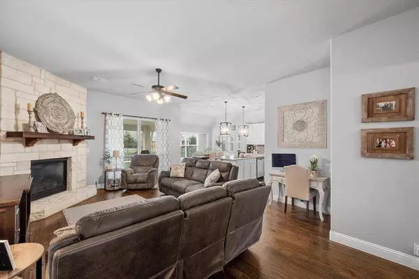 2835 Terrosa Road, Grand Prairie, TX 75054