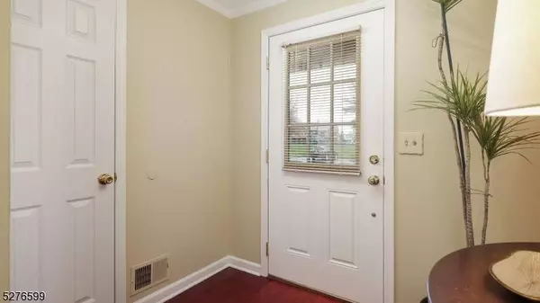 39 Manor Dr, Hillsborough Twp., NJ 08844