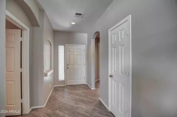 6350 W Blackhawk Drive, Glendale, AZ 85308