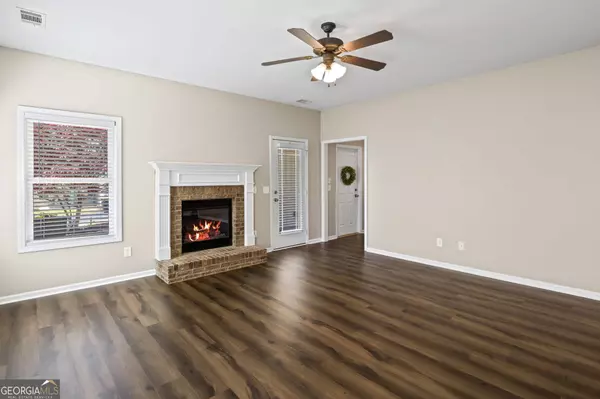 107 Creekside WAY, Newnan, GA 30265