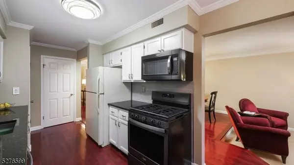 39 Manor Dr, Hillsborough Twp., NJ 08844