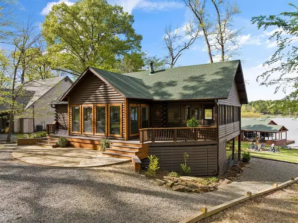 1521 Panther Creek Pass, Mount Vernon, TX 75457