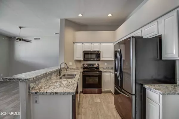 6350 W Blackhawk Drive, Glendale, AZ 85308