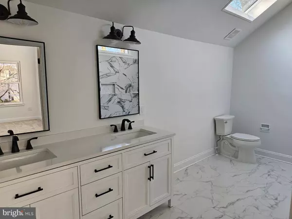 1 BROOKWOOD DR, Voorhees, NJ 08043