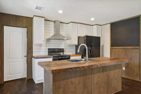 9049 Larker Woods Drive, Navarre, FL 32566