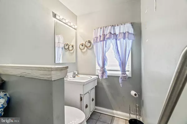 1023 CHELTEN PKWY, Cherry Hill, NJ 08034