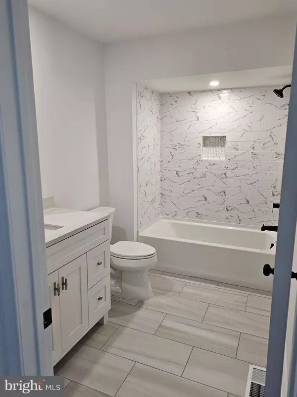 1 BROOKWOOD DR, Voorhees, NJ 08043