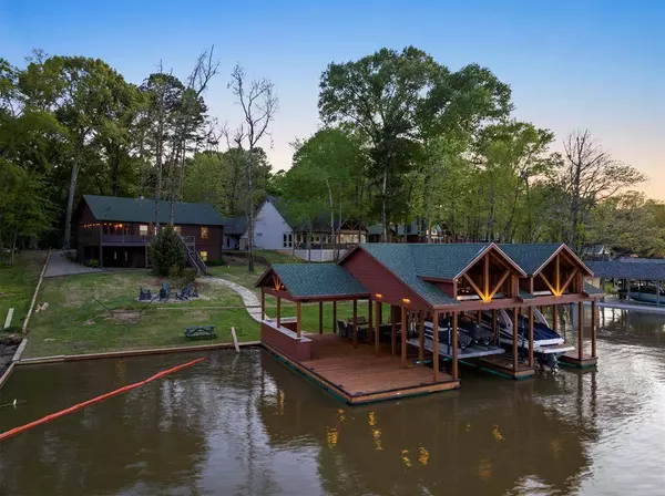 1521 Panther Creek Pass, Mount Vernon, TX 75457