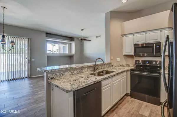 6350 W Blackhawk Drive, Glendale, AZ 85308