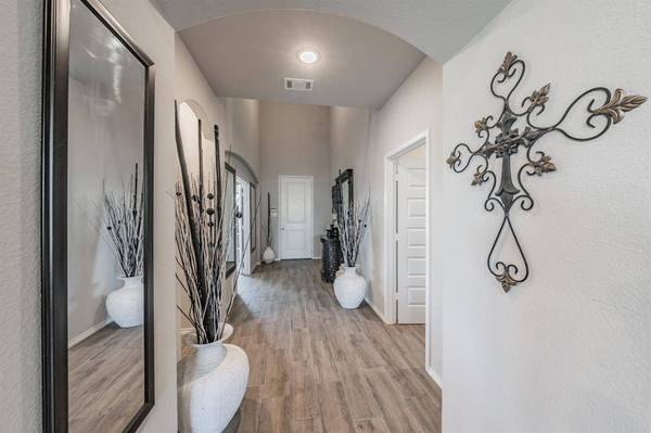 1132 Deer Ridge Drive, Crowley, TX 76036